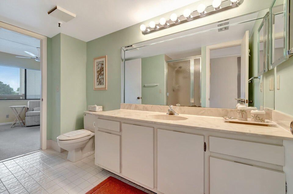 Active With Contract: $165,000 (2 beds, 2 baths, 1230 Square Feet)