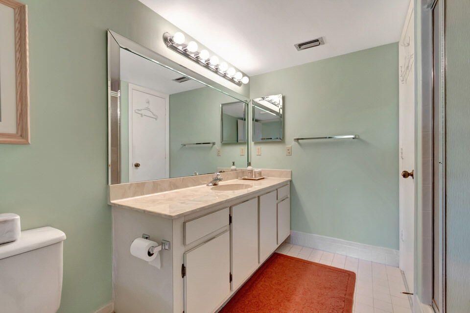 Active With Contract: $165,000 (2 beds, 2 baths, 1230 Square Feet)