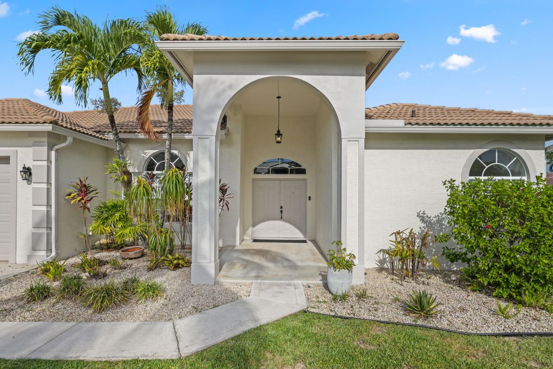 Vendido Recientemente: $685,000 (4 camas, 2 baños, 2484 Pies cuadrados)