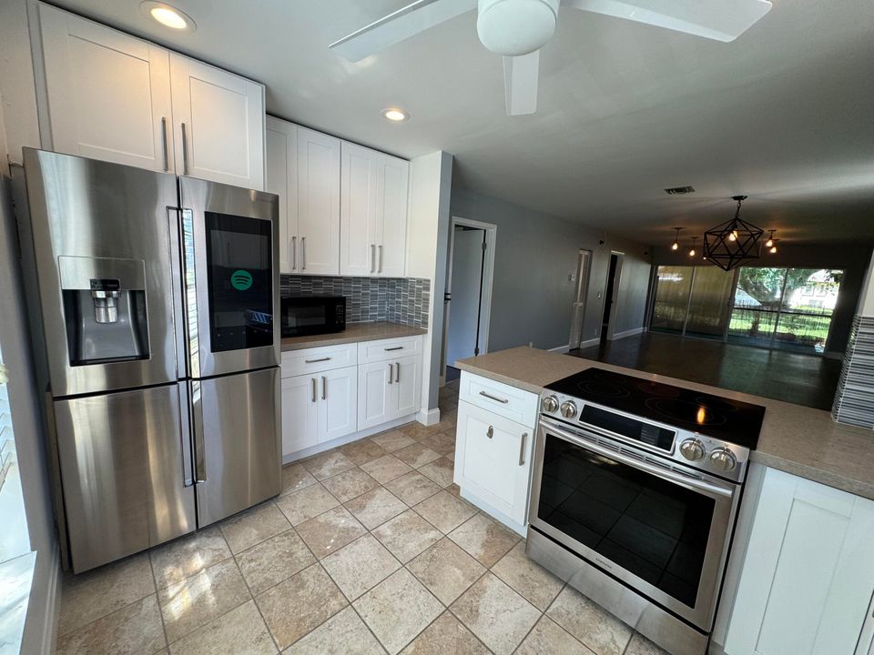 待售: $299,000 (2 贝兹, 2 浴室, 1107 平方英尺)