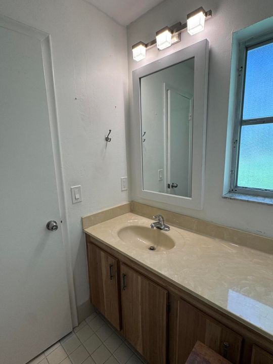 待售: $299,000 (2 贝兹, 2 浴室, 1107 平方英尺)