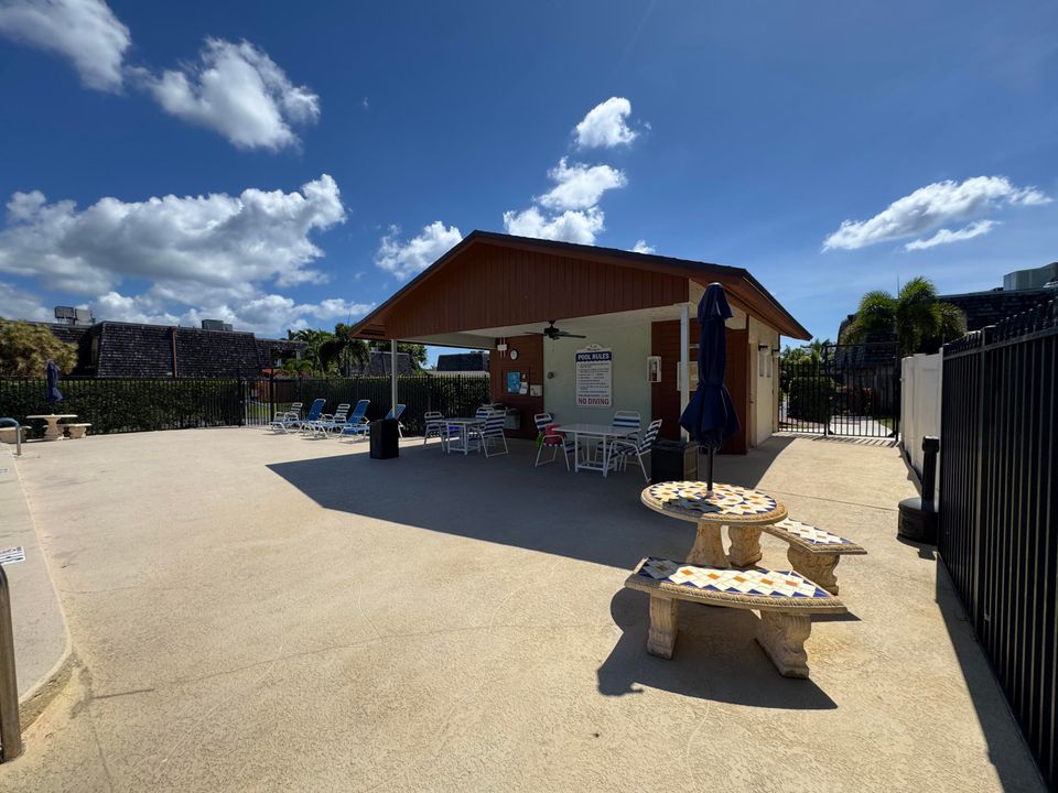 待售: $299,000 (2 贝兹, 2 浴室, 1107 平方英尺)