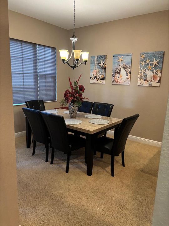 Activo con contrato: $4,900 (3 camas, 2 baños, 2204 Pies cuadrados)