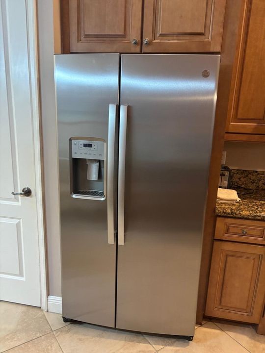 Activo con contrato: $4,900 (3 camas, 2 baños, 2204 Pies cuadrados)