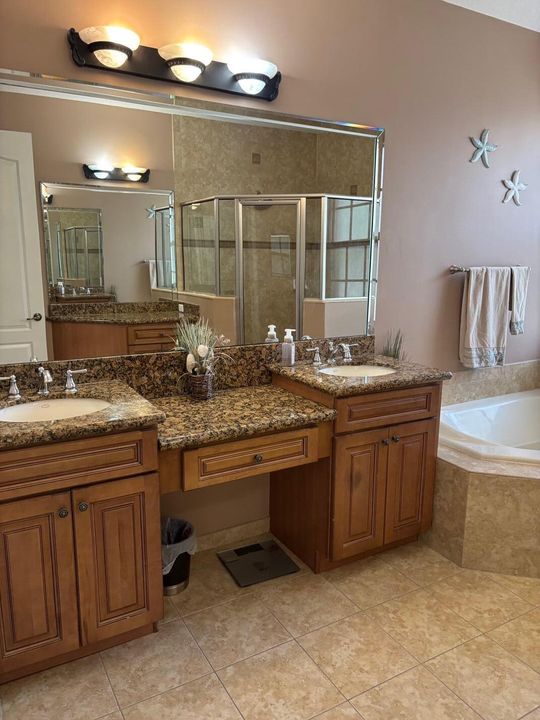 Activo con contrato: $4,900 (3 camas, 2 baños, 2204 Pies cuadrados)