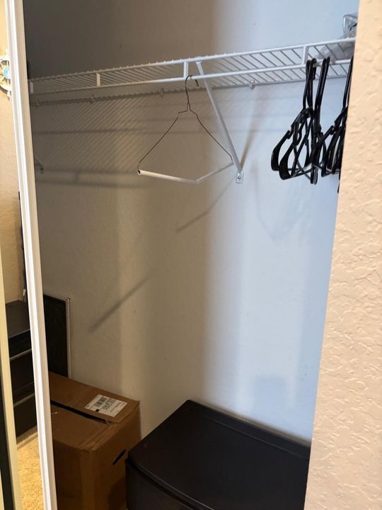 Activo con contrato: $4,900 (3 camas, 2 baños, 2204 Pies cuadrados)