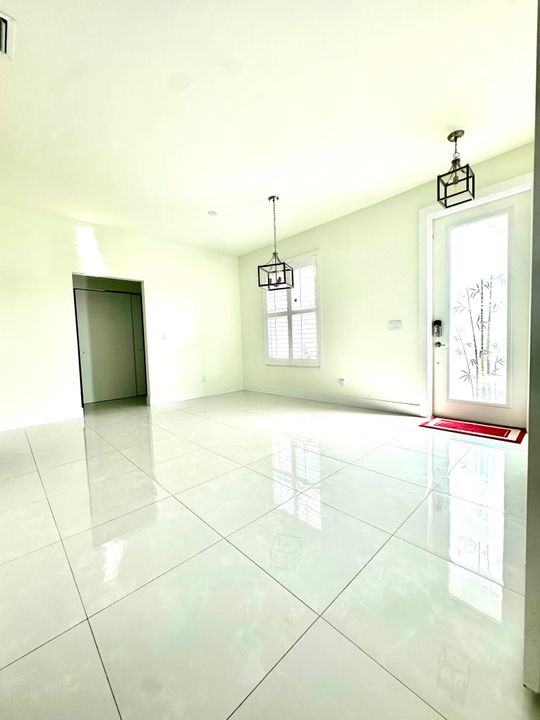 Activo con contrato: $525,000 (4 camas, 3 baños, 1932 Pies cuadrados)