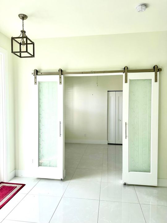 Activo con contrato: $525,000 (4 camas, 3 baños, 1932 Pies cuadrados)