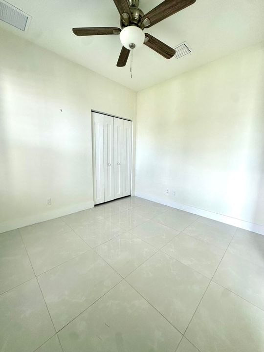 Activo con contrato: $525,000 (4 camas, 3 baños, 1932 Pies cuadrados)