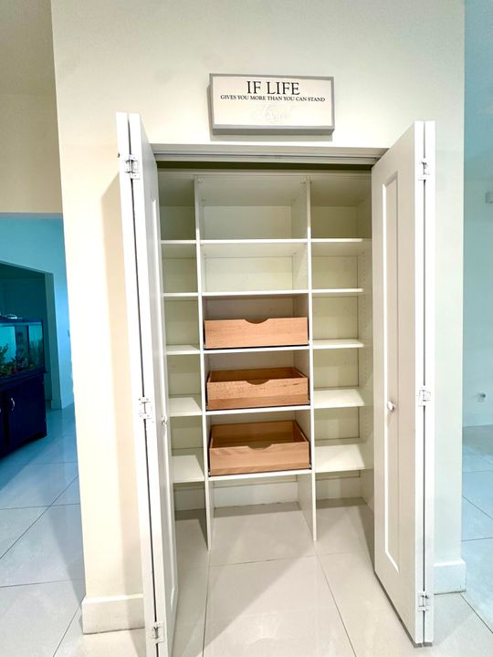 Activo con contrato: $525,000 (4 camas, 3 baños, 1932 Pies cuadrados)