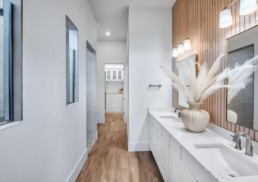 Active With Contract: $2,466,807 (3 beds, 4 baths, 2418 Square Feet)