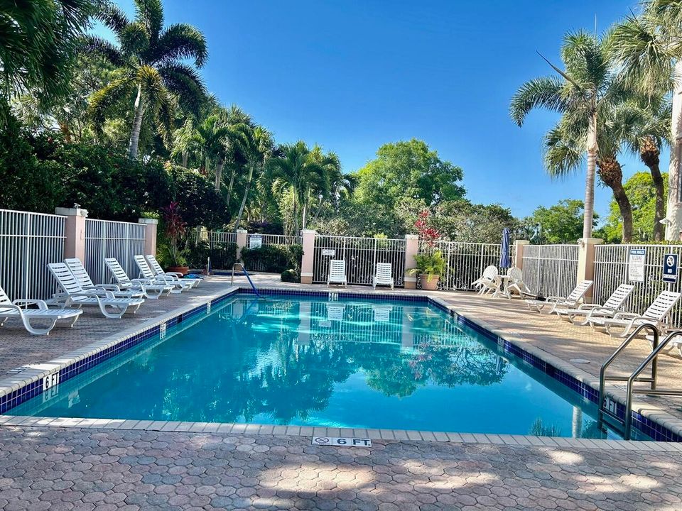 Под контрактом: $2,200 (1 спален, 1 ванн, 719 Квадратных фут)