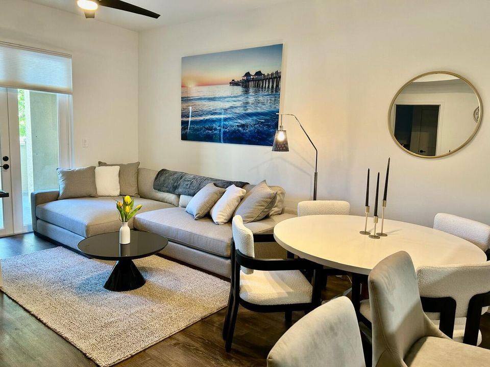 Под контрактом: $2,200 (1 спален, 1 ванн, 719 Квадратных фут)