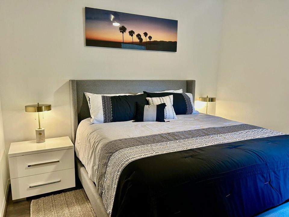 Под контрактом: $2,200 (1 спален, 1 ванн, 719 Квадратных фут)