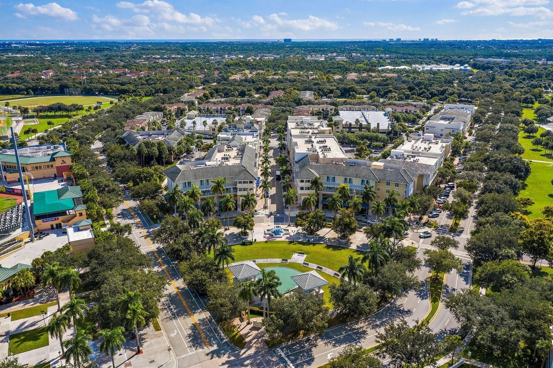 Под контрактом: $2,200 (1 спален, 1 ванн, 719 Квадратных фут)