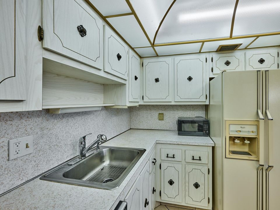 合同活跃: $127,500 (2 贝兹, 2 浴室, 1110 平方英尺)