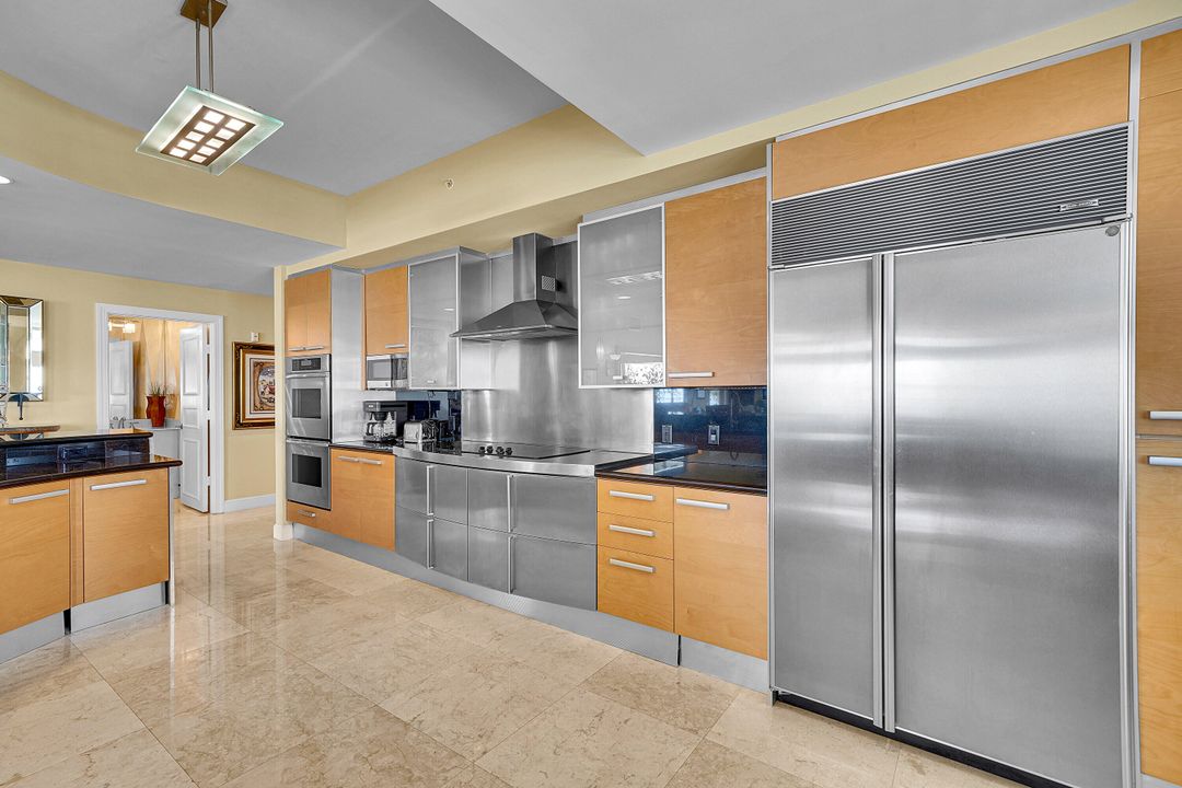 合同活跃: $2,299,000 (3 贝兹, 3 浴室, 2630 平方英尺)