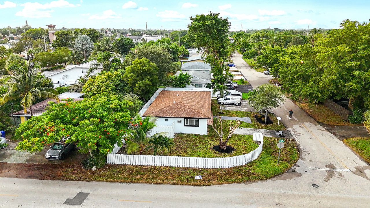 合同活跃: $788,000 (0 贝兹, 0 浴室, 1916 平方英尺)