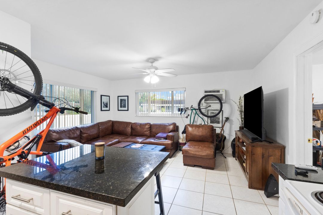 合同活跃: $788,000 (0 贝兹, 0 浴室, 1916 平方英尺)