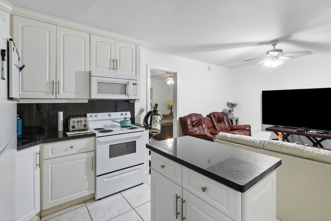 合同活跃: $788,000 (0 贝兹, 0 浴室, 1916 平方英尺)