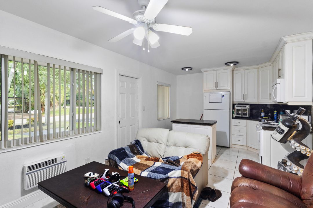 合同活跃: $788,000 (0 贝兹, 0 浴室, 1916 平方英尺)