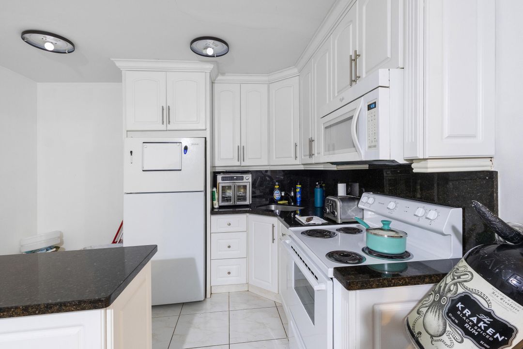 合同活跃: $788,000 (0 贝兹, 0 浴室, 1916 平方英尺)