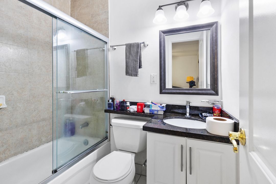 合同活跃: $788,000 (0 贝兹, 0 浴室, 1916 平方英尺)