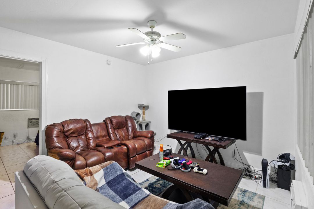 合同活跃: $788,000 (0 贝兹, 0 浴室, 1916 平方英尺)