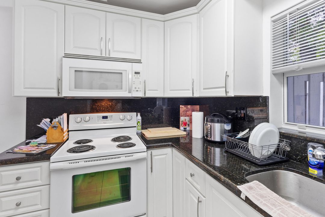 合同活跃: $788,000 (0 贝兹, 0 浴室, 1916 平方英尺)