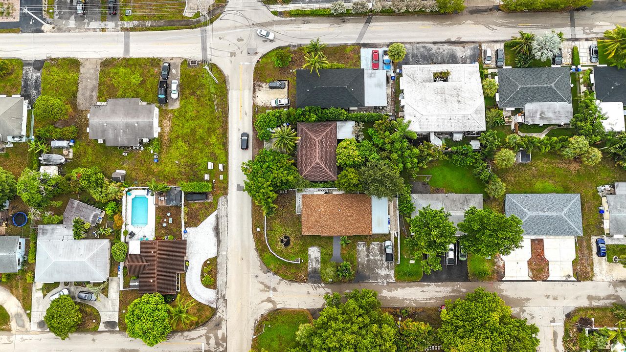 合同活跃: $788,000 (0 贝兹, 0 浴室, 1916 平方英尺)