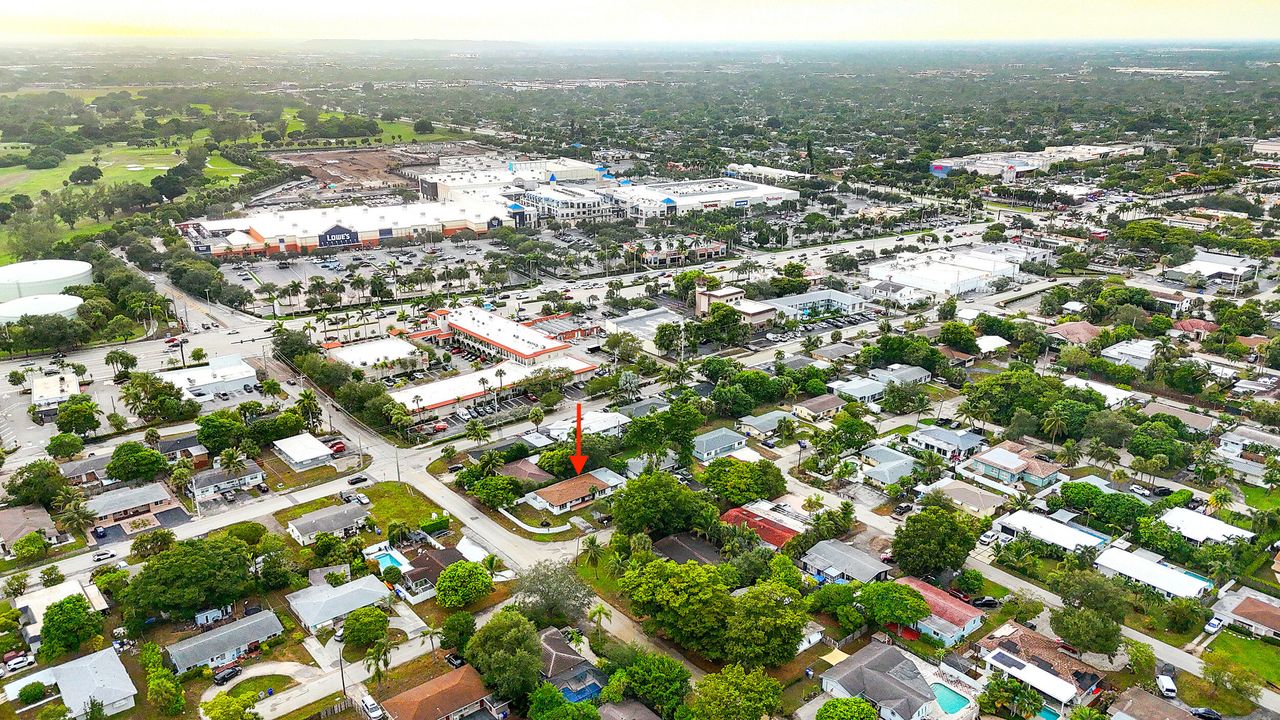 合同活跃: $788,000 (0 贝兹, 0 浴室, 1916 平方英尺)