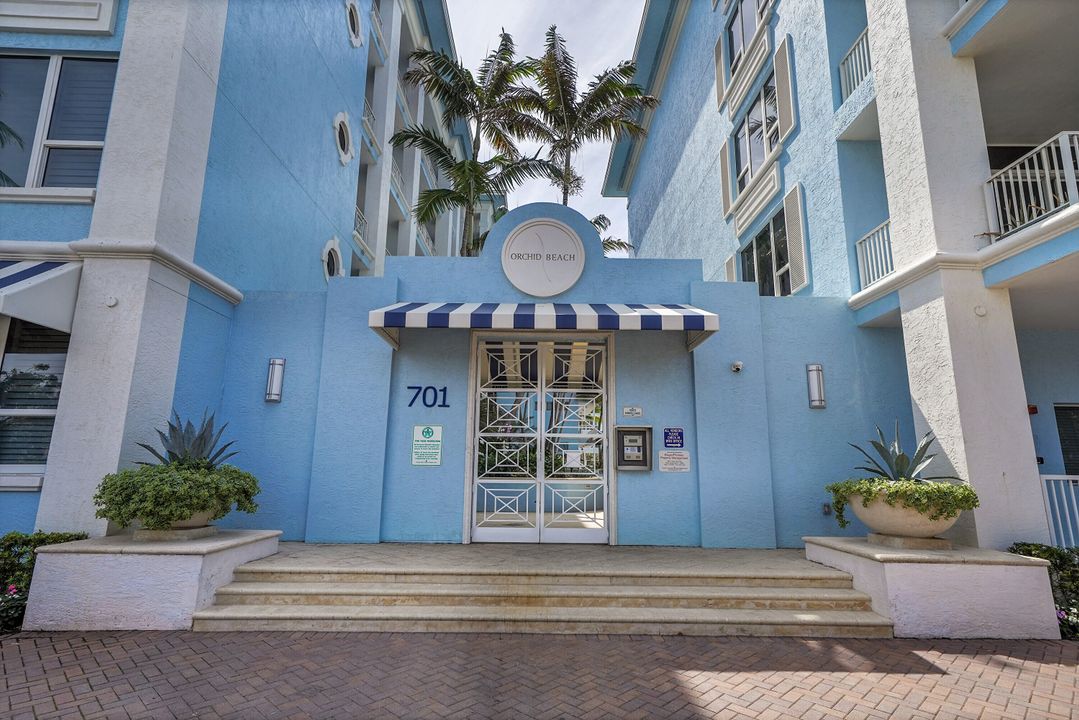 合同活跃: $2,299,000 (3 贝兹, 3 浴室, 2630 平方英尺)