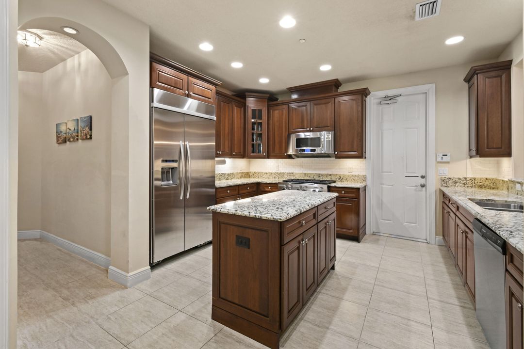 En Venta: $2,195,000 (3 camas, 2 baños, 1920 Pies cuadrados)