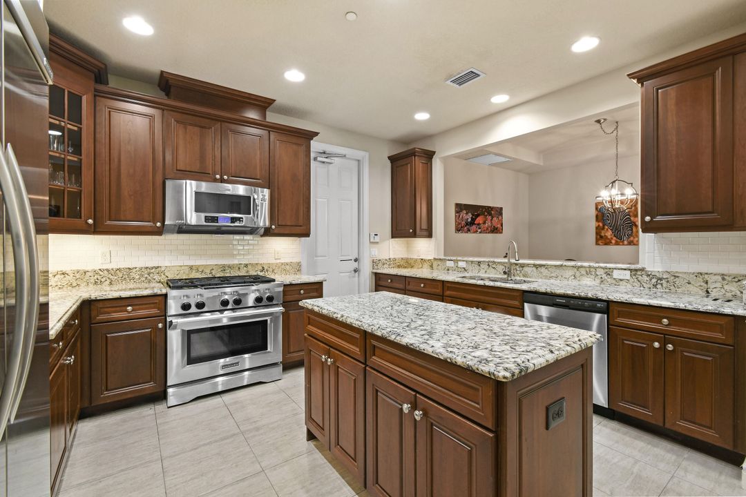 En Venta: $2,195,000 (3 camas, 2 baños, 1920 Pies cuadrados)