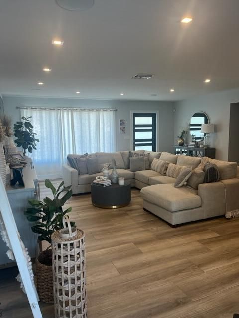 For Rent: $25,000 (3 beds, 3 baths, 2038 Square Feet)