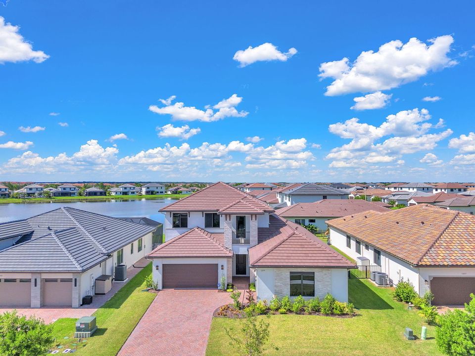 For Sale: $925,000 (5 beds, 3 baths, 3522 Square Feet)