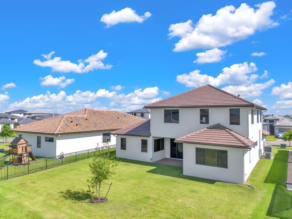 For Sale: $925,000 (5 beds, 3 baths, 3522 Square Feet)