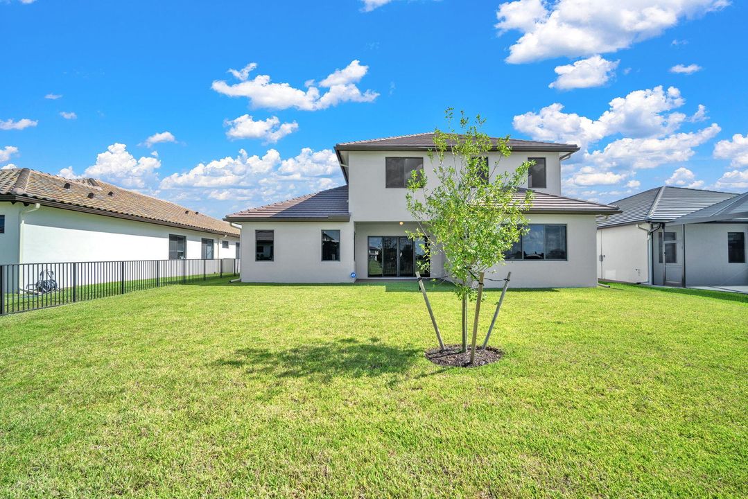 For Sale: $925,000 (5 beds, 3 baths, 3522 Square Feet)