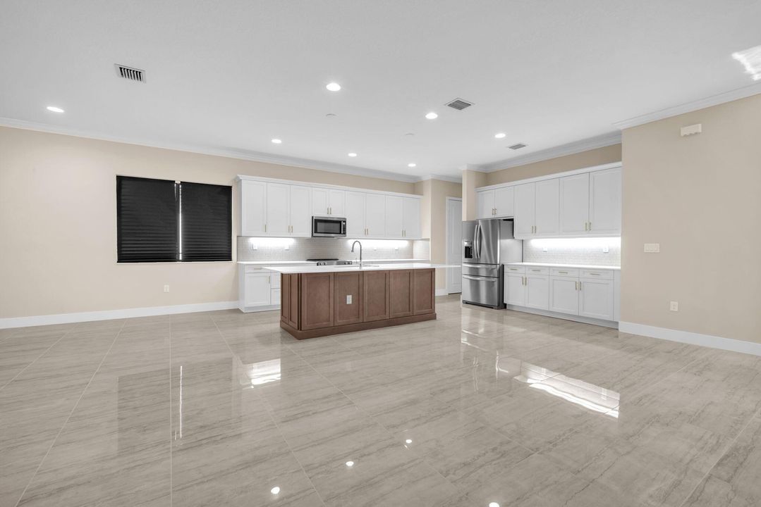 For Sale: $925,000 (5 beds, 3 baths, 3522 Square Feet)