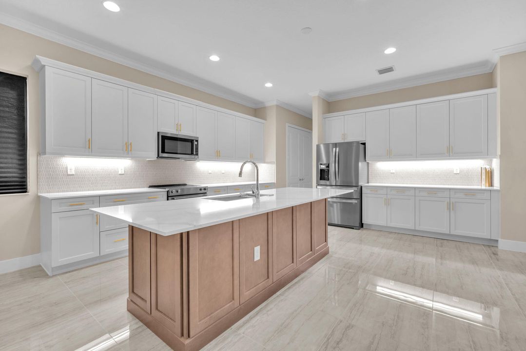 For Sale: $925,000 (5 beds, 3 baths, 3522 Square Feet)