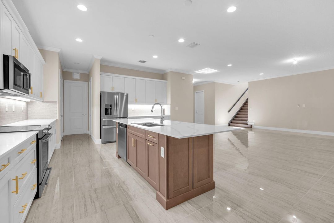 For Sale: $925,000 (5 beds, 3 baths, 3522 Square Feet)