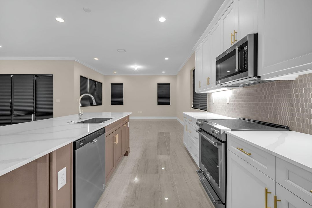 For Sale: $925,000 (5 beds, 3 baths, 3522 Square Feet)