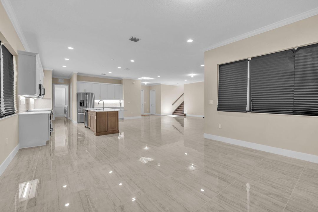 For Sale: $925,000 (5 beds, 3 baths, 3522 Square Feet)