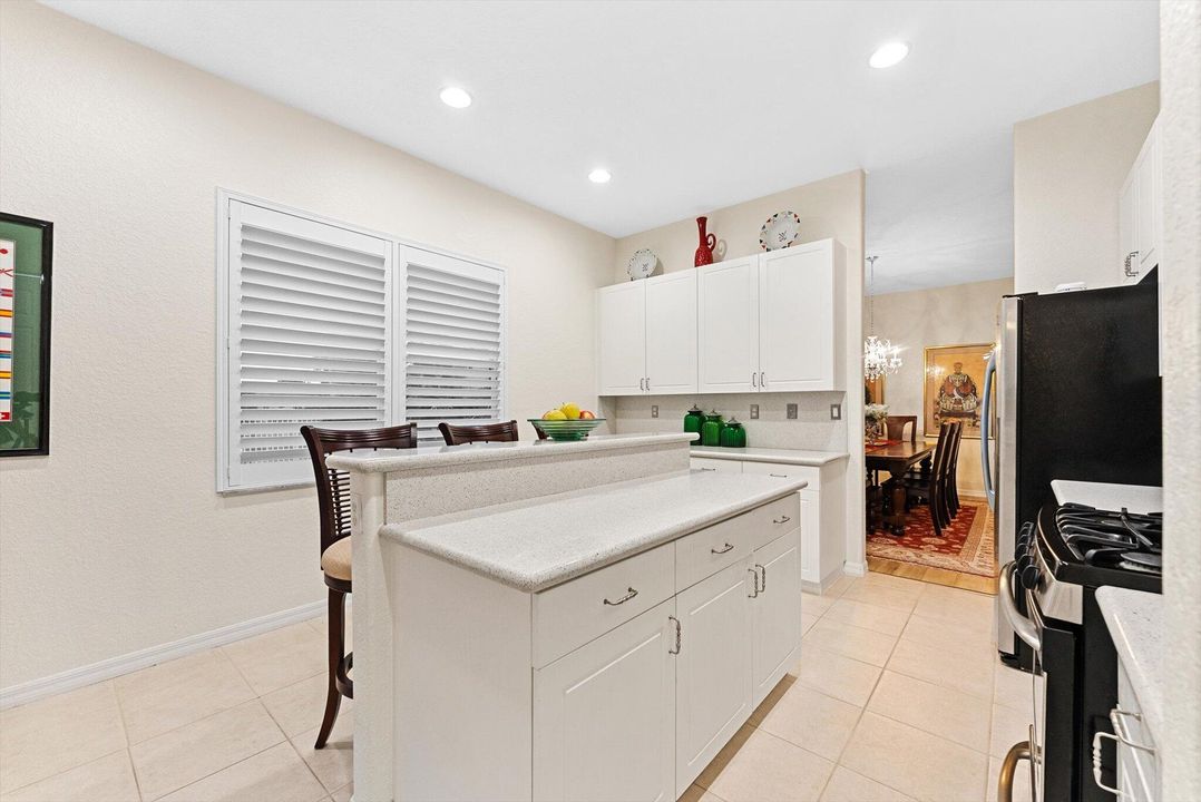 合同活跃: $744,900 (4 贝兹, 3 浴室, 3142 平方英尺)