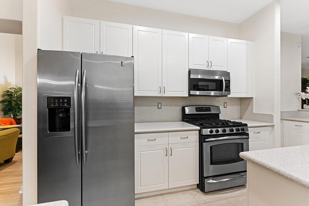 合同活跃: $744,900 (4 贝兹, 3 浴室, 3142 平方英尺)