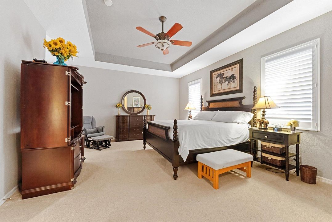 合同活跃: $744,900 (4 贝兹, 3 浴室, 3142 平方英尺)