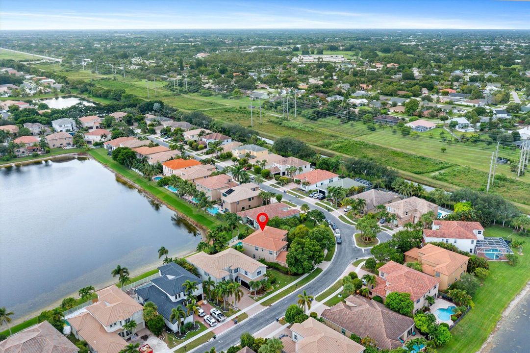 合同活跃: $744,900 (4 贝兹, 3 浴室, 3142 平方英尺)