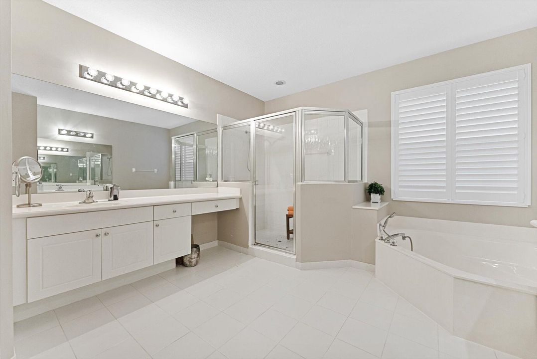 合同活跃: $744,900 (4 贝兹, 3 浴室, 3142 平方英尺)