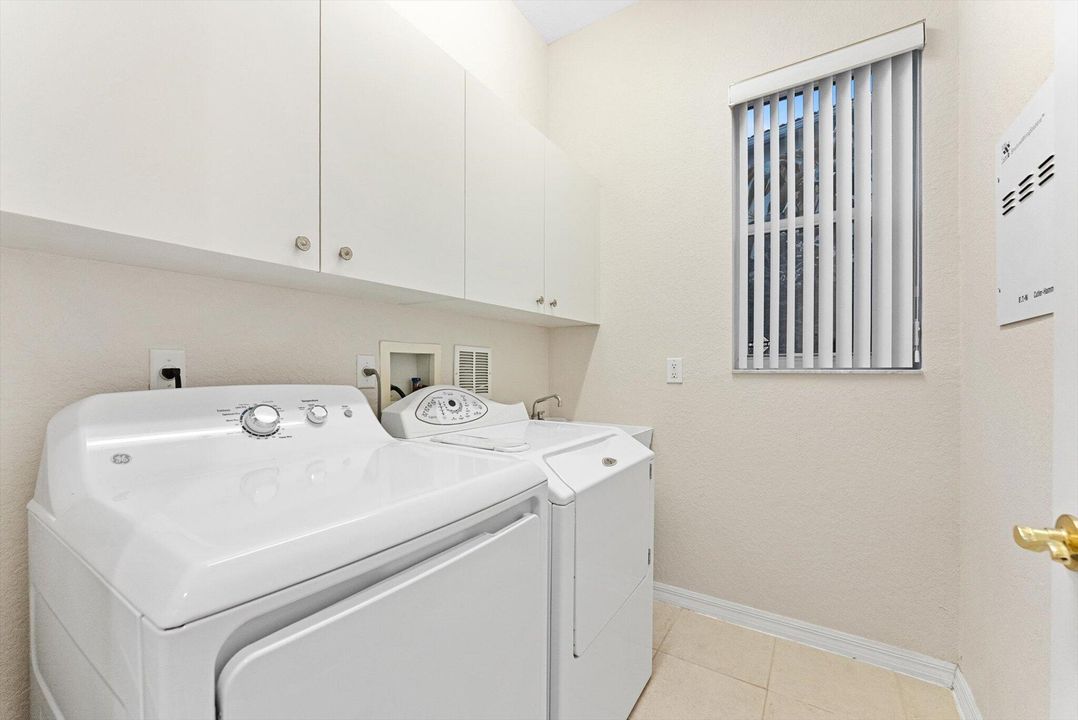 合同活跃: $744,900 (4 贝兹, 3 浴室, 3142 平方英尺)