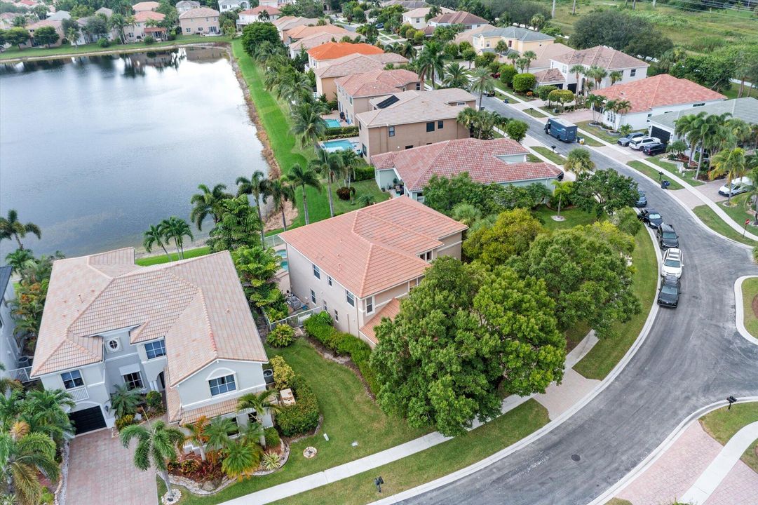 合同活跃: $744,900 (4 贝兹, 3 浴室, 3142 平方英尺)